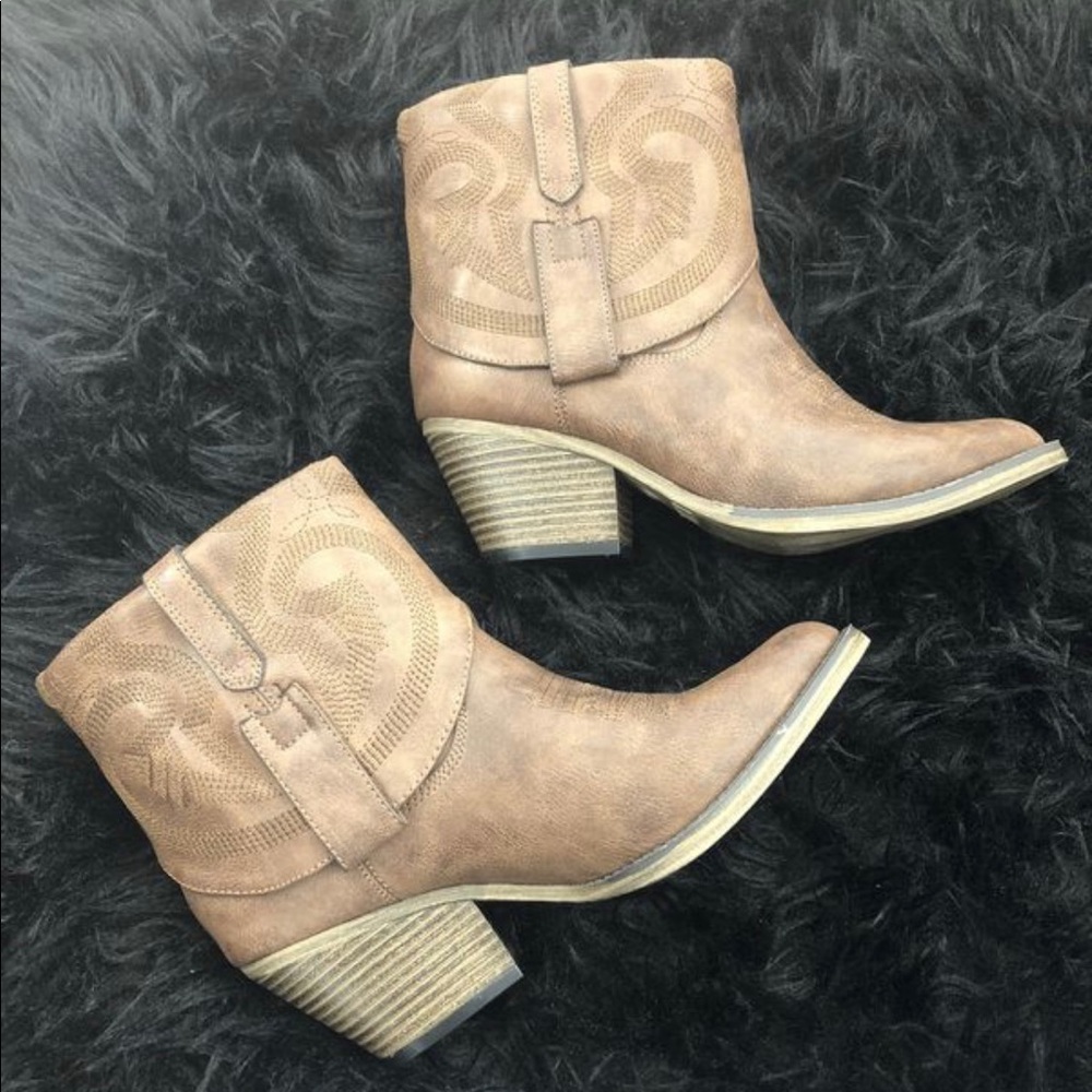 MIA Joshua Short Western Ankle Boots!